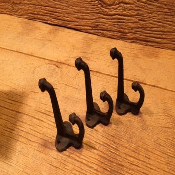 One (1) Cast Iron Rustic Double Acorn Wall Hooks 3" deep One (1) 0170-531705 R - Picture 8 of 16